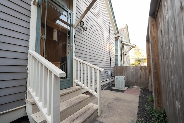 376 Mulberry St, Memphis, TN 38103 - doorway to property featuring central AC and fence