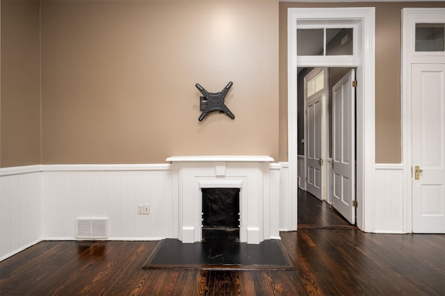 376 Mulberry St, Memphis, TN 38103 - living area with visible vents, wainscoting, a decorative wall, and wood finished floors