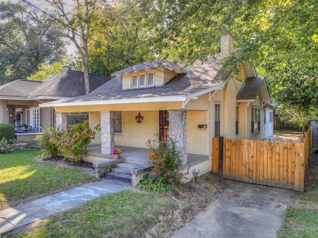 view of front of property featuring covered porch