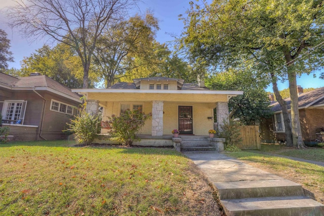 view of front facade with a front lawn and covered porch