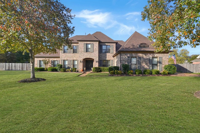 view of front of home featuring a front yard