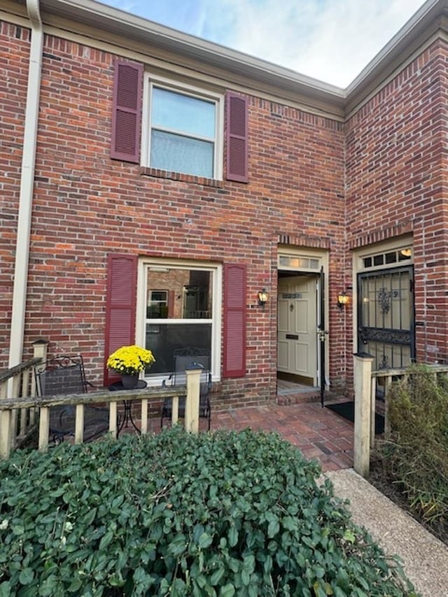 view of front of house featuring a patio