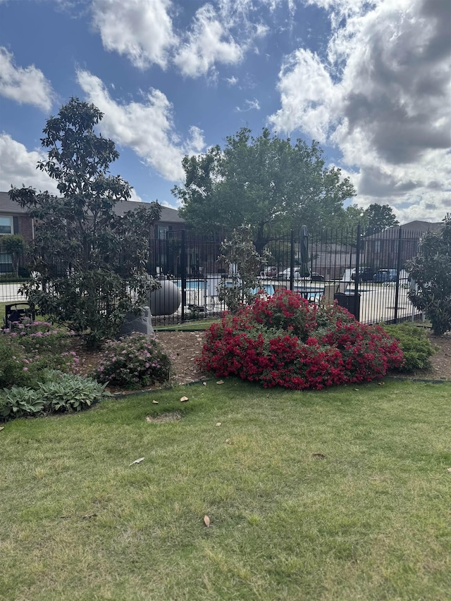 1231 Chamberlain Dr Unit 1231, Memphis, TN 38119 - view of yard with fence