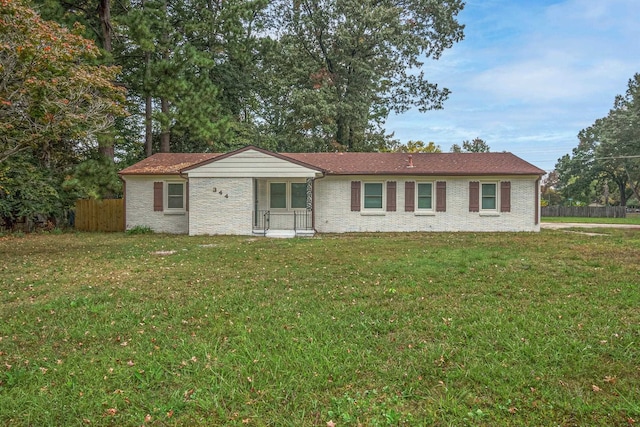 single story home featuring a front lawn