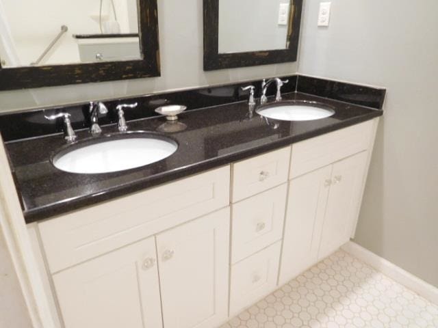 bathroom with vanity