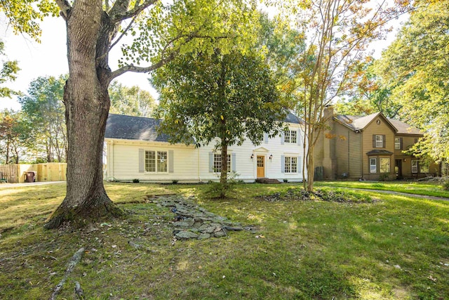 view of front of house featuring a front yard