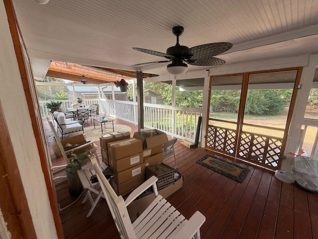 deck with ceiling fan