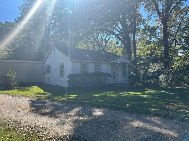 view of front of home with a front lawn