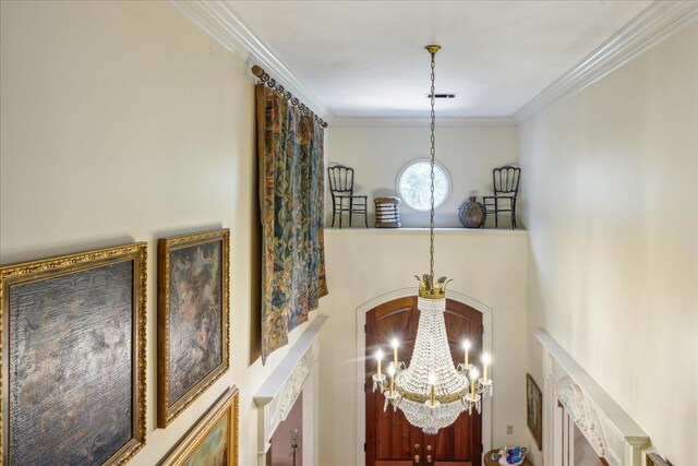 room details with crown molding and a notable chandelier