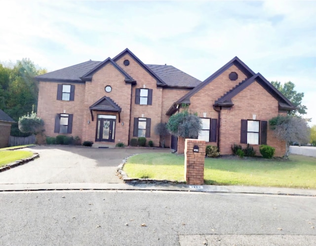 front of property featuring a front yard