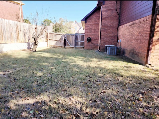 view of yard with cooling unit