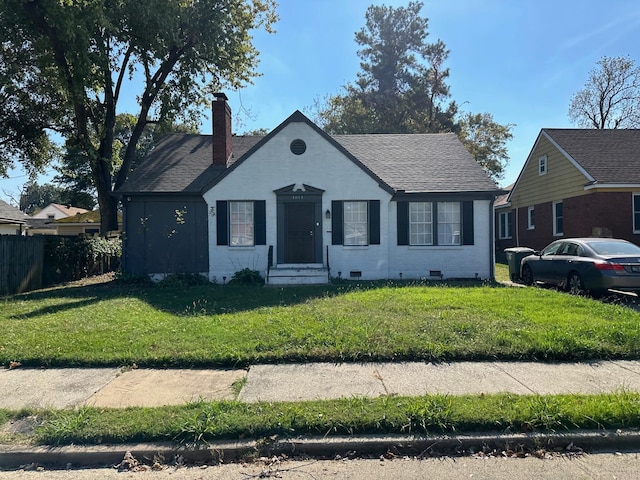 view of front facade with a front yard