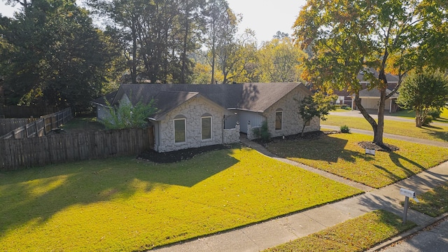 view of front of home featuring a front lawn