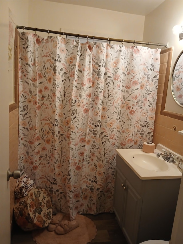 bathroom with vanity, decorative backsplash, and curtained shower