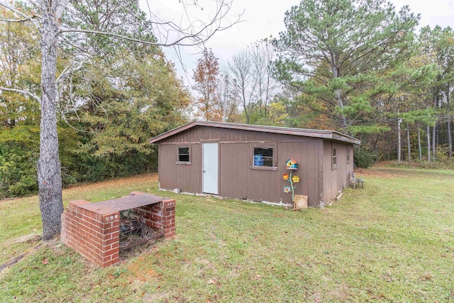 view of outdoor structure featuring a yard