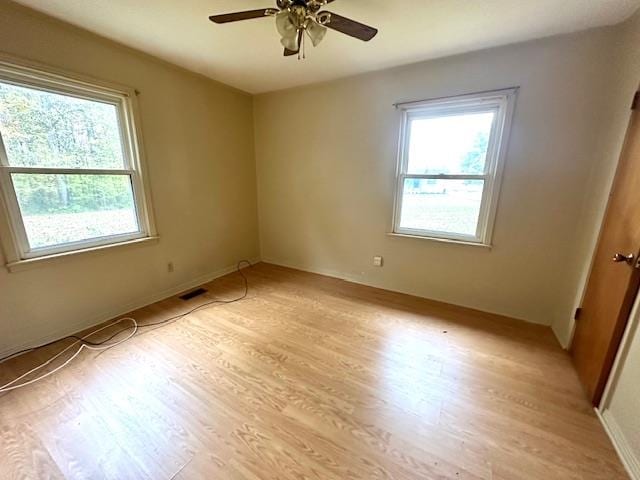 unfurnished room featuring light wood-type flooring and ceiling fan