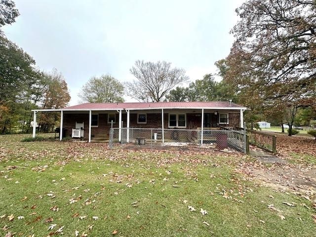 view of front facade featuring an outdoor structure