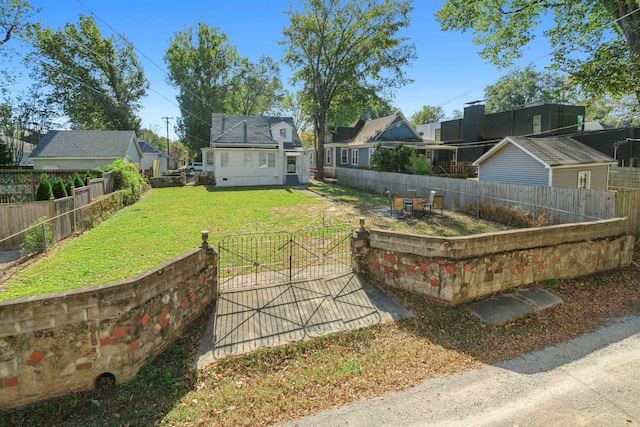 view of yard featuring a patio