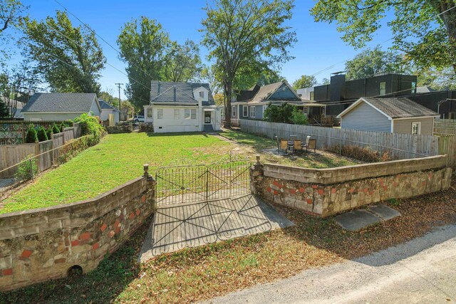2186 Monroe Ave, Memphis, TN 38104 - view of yard with a residential view