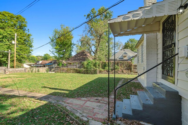 2186 Monroe Ave, Memphis, TN 38104 - view of yard featuring entry steps