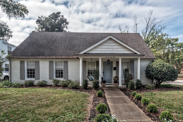 view of front of home featuring a porch and a front yard