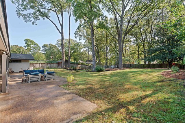 view of yard featuring a patio