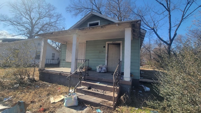 view of front facade featuring covered porch