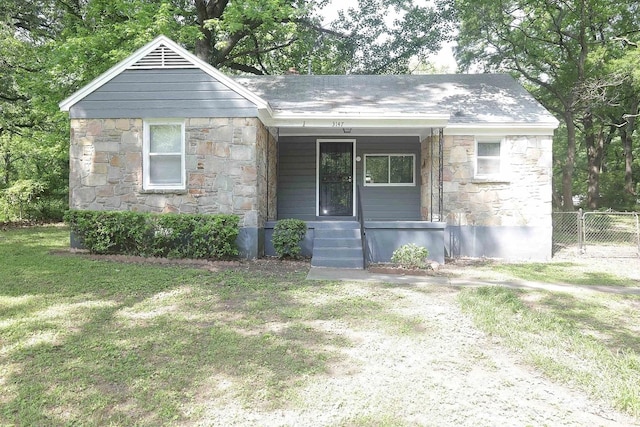 view of front of home with covered porch and a front lawn