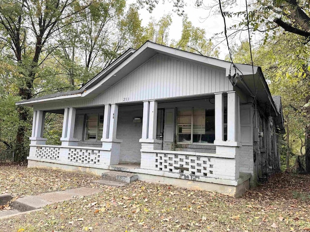 view of front of property with a porch