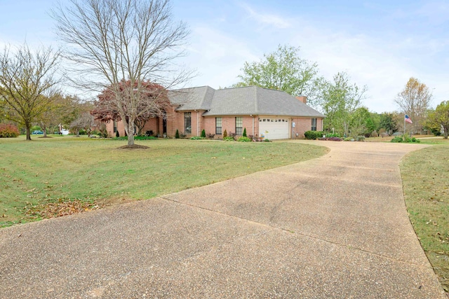 view of front of home featuring a front yard and a garage