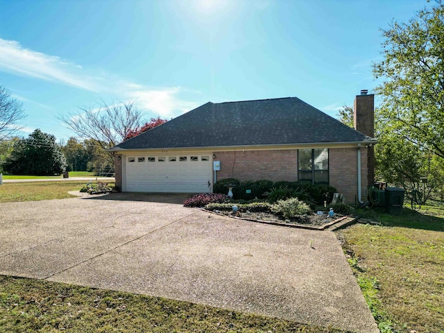 view of front of house featuring a front yard and a garage