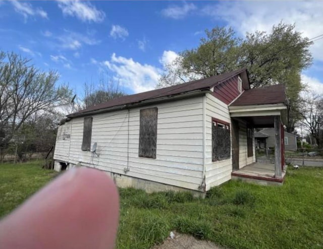 view of side of home featuring a lawn