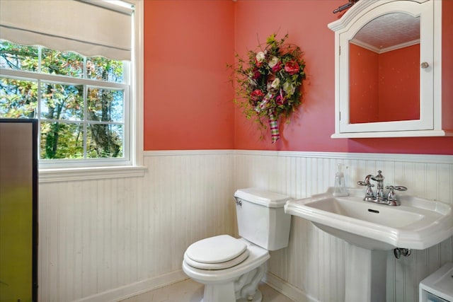 bathroom featuring toilet