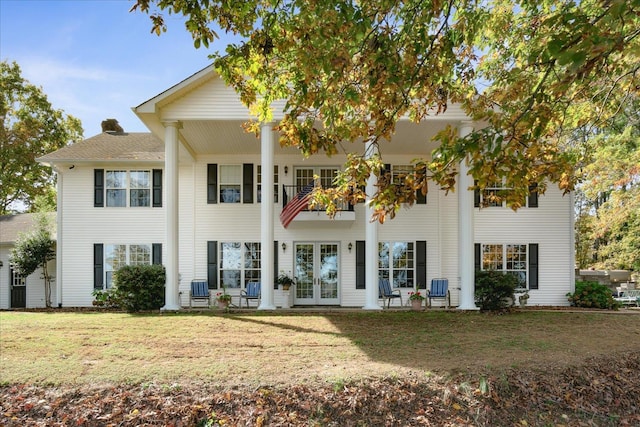 view of front facade with a patio area and a front yard