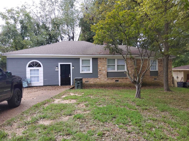 ranch-style home featuring a front yard