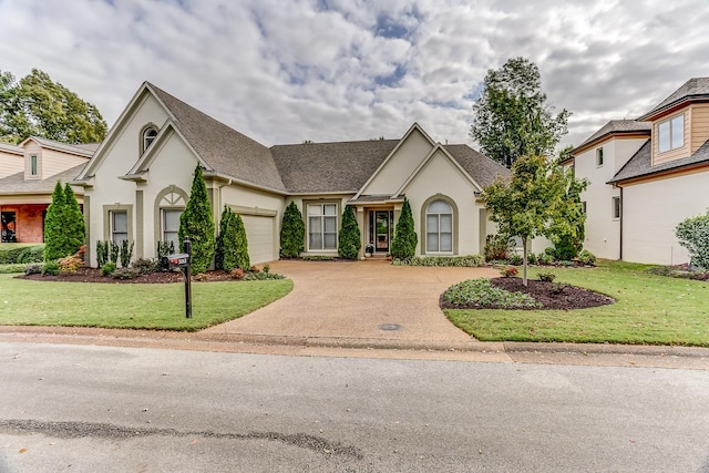 view of front of house featuring a front lawn and a garage