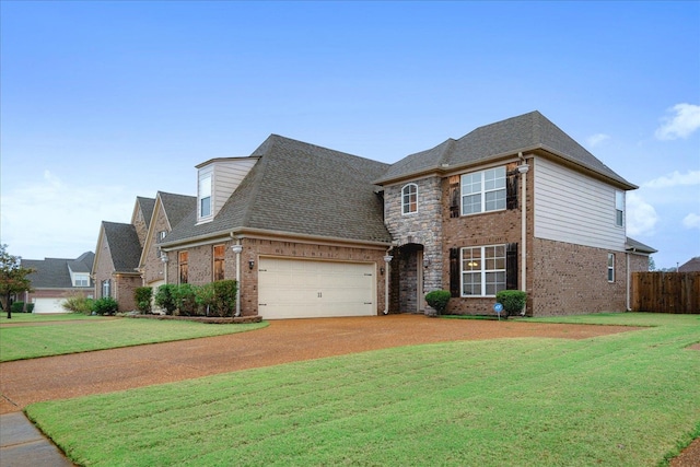 view of front of property featuring a front yard