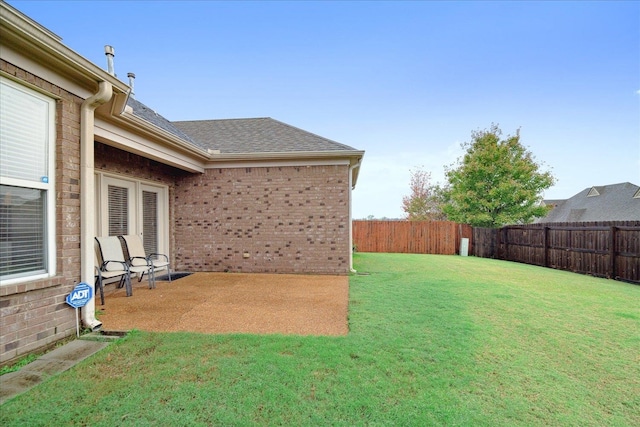 view of yard featuring a patio