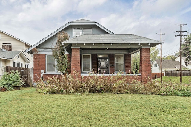 view of front facade featuring a front lawn