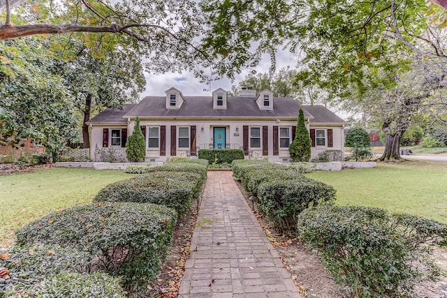 new england style home with a front lawn