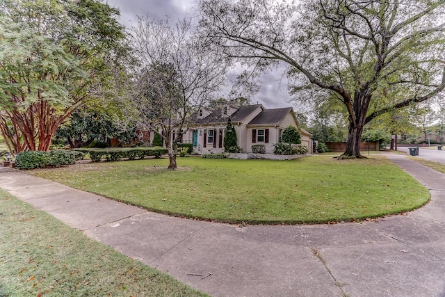 view of front of house featuring a front yard