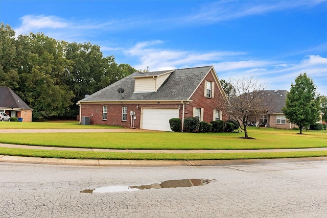 view of front of home featuring a front yard