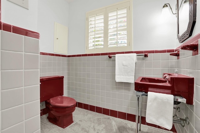 280 Waring Rd, Memphis, TN 38117 - half bath with tile walls and a wainscoted wall