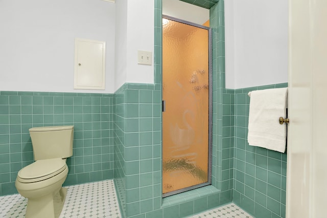 280 Waring Rd, Memphis, TN 38117 - bathroom featuring tile walls, wainscoting, tile patterned flooring, and a shower