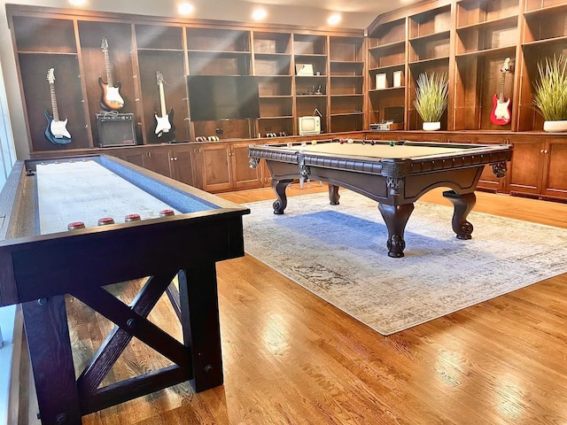 rec room featuring built in features, light wood-type flooring, and billiards