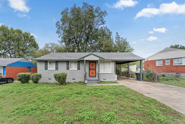 view of front of home featuring a front lawn and a carport