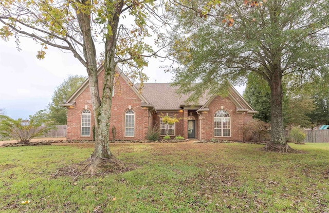 view of front of house with a front lawn