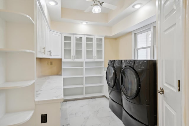 clothes washing area featuring washer and clothes dryer and ceiling fan