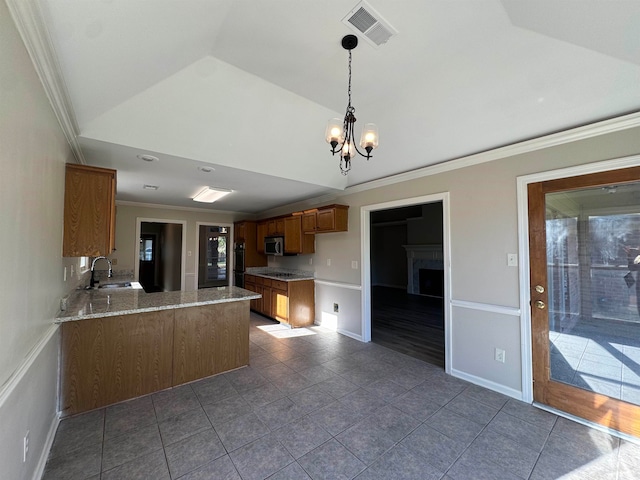 kitchen featuring sink, an inviting chandelier, kitchen peninsula, crown molding, and pendant lighting