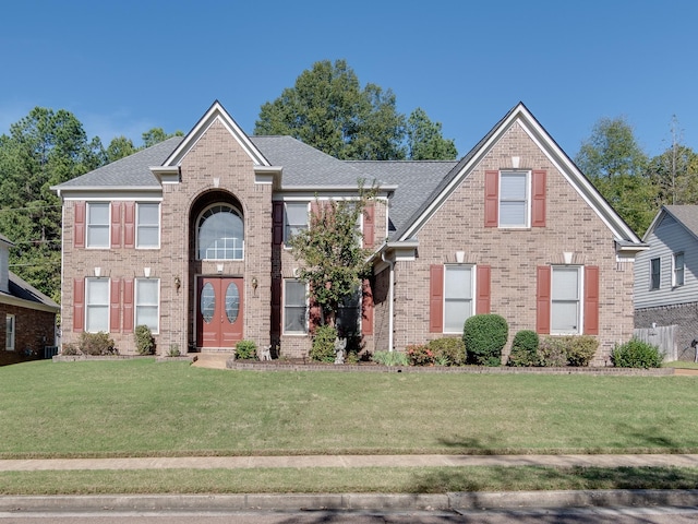 view of front of property featuring a front yard